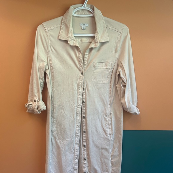 Simply white dress - Picture 3 of 3